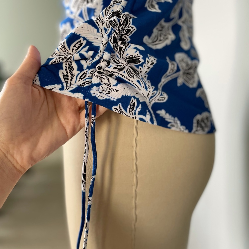 Vince Camuto Side Drawstring Floral Top - Picture 7 of 11
